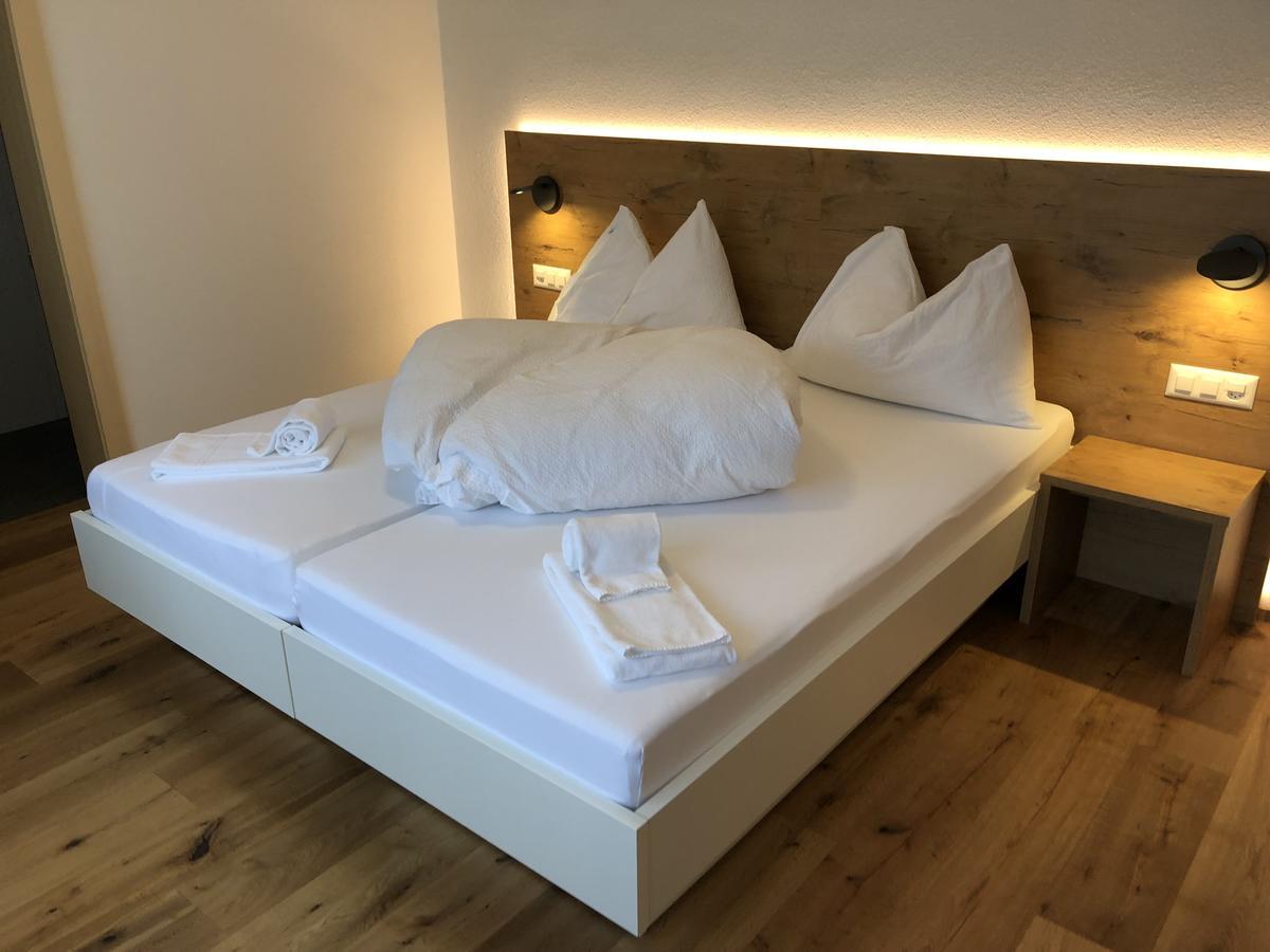 Hotel Walser Ulrichen Bagian luar foto