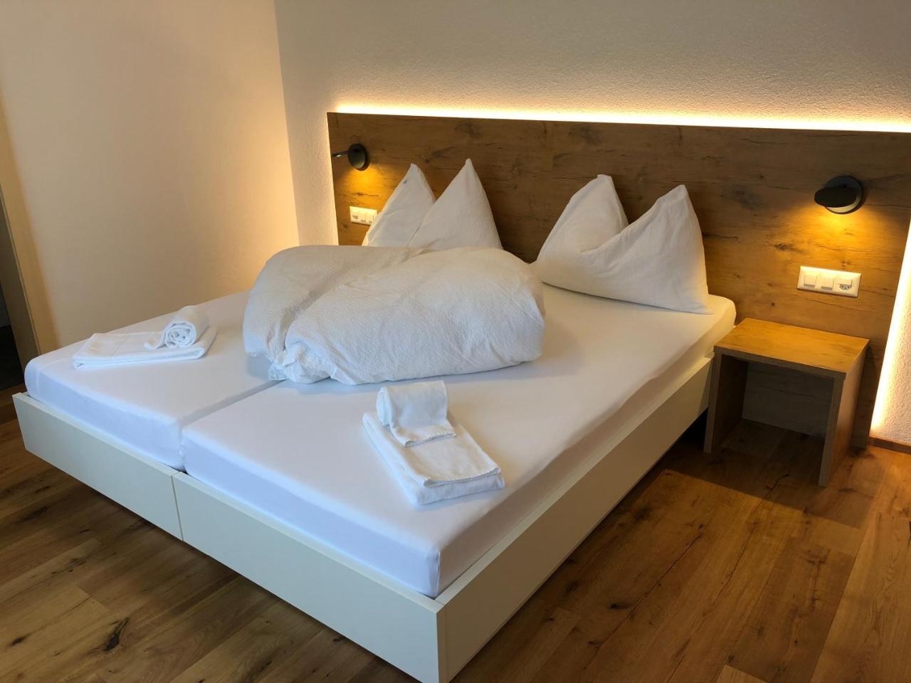 Hotel Walser Ulrichen Bagian luar foto